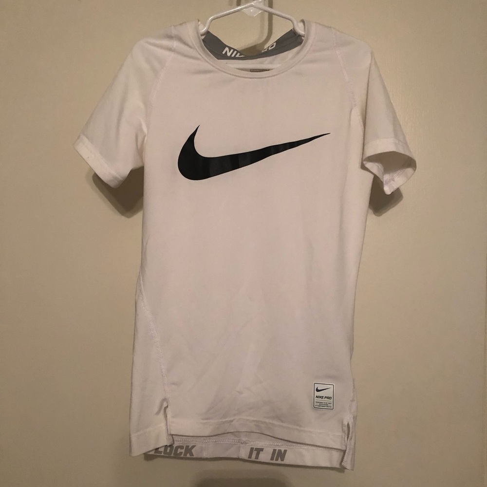 Nike pro compression shirt boy’s medium